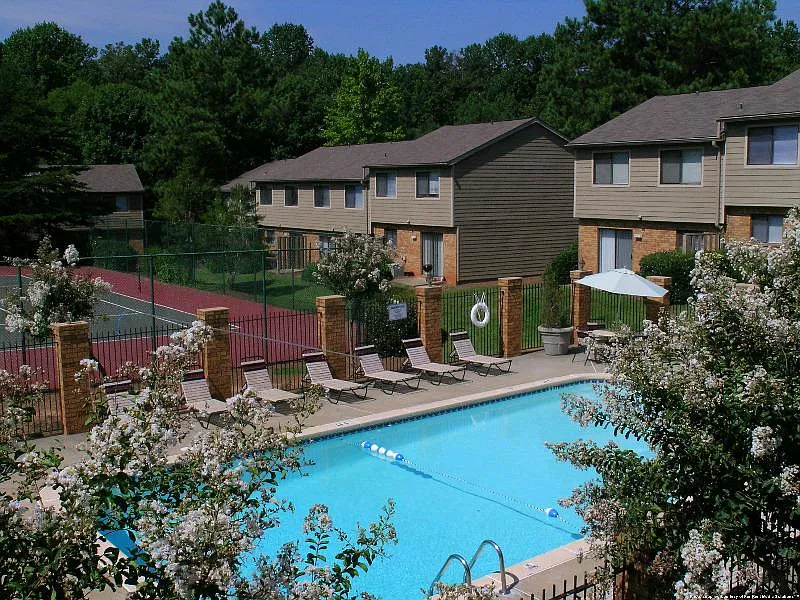 Hampton Woods Apartments — Photo 2