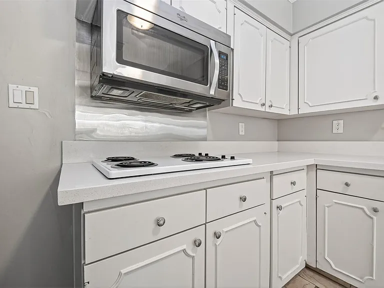 3731 Drake St — Photo 11