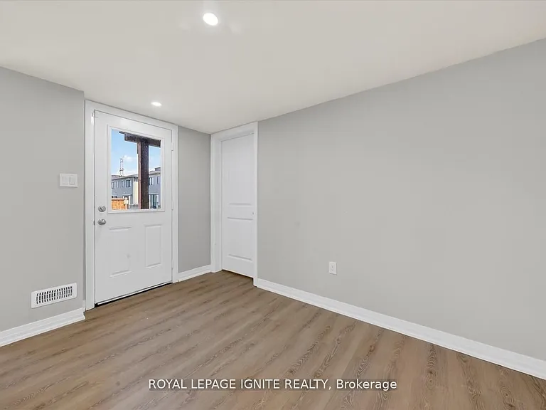 235 Port Darlington Rd — Photo 44