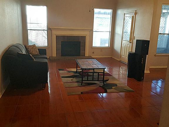 3rd image of 2920 Linda Dr