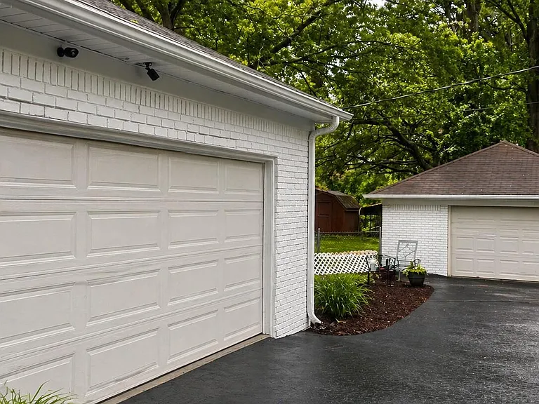 6935 Meadowbrook Ln — Photo 2