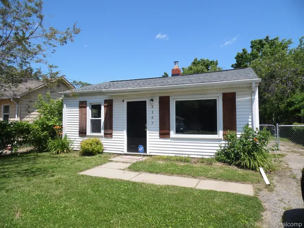 2157 E Williamson St, Burton, MI 48529