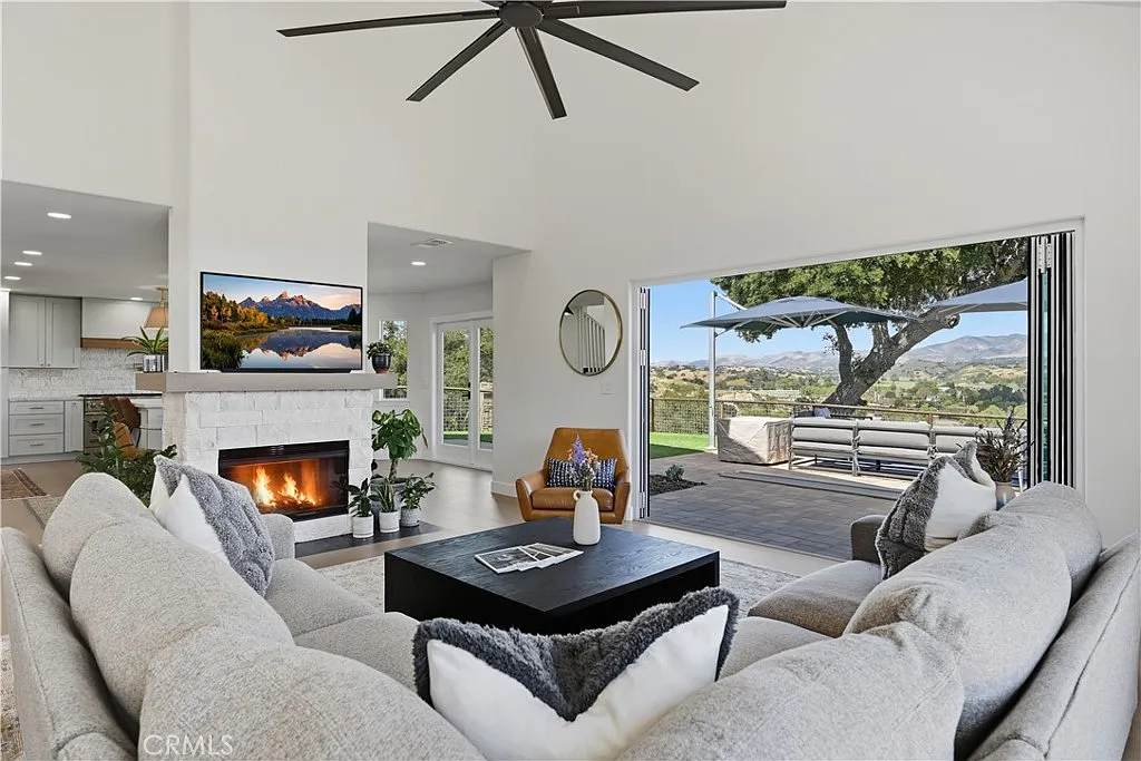 4 bed, 2.5 bath, 2253 sqft, $12,800 — Photo 4