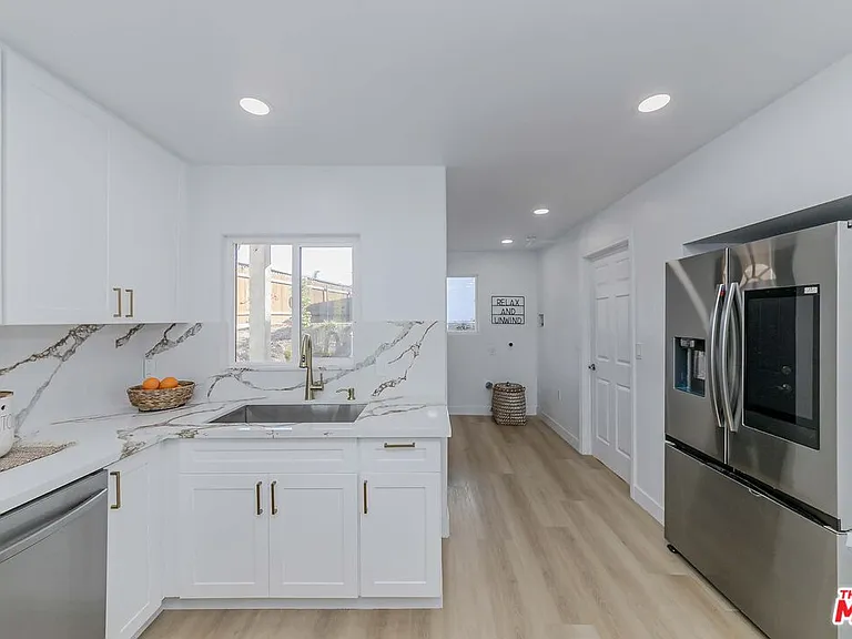 1832 Burnell Dr — Photo 6