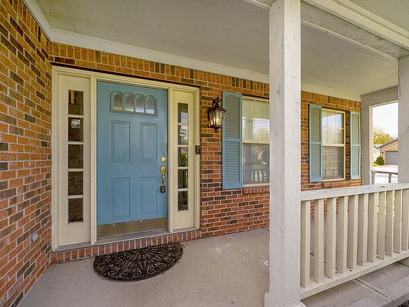 3rd image of 5749 Oakcrest Dr