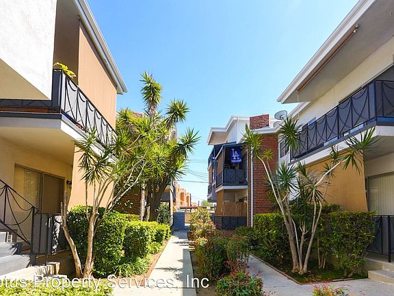 2nd image of 108 E Live Oak St APT D