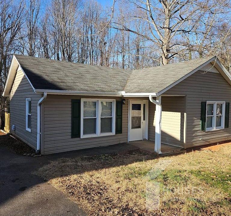 1st image of 10 River Ct