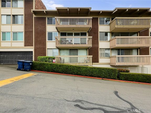 3rd image of 6542 Ocean Crest Dr APT D305