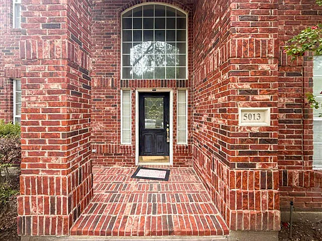 4 bed, 2.5 bath, 2896 sqft, $2,600 — Photo 2