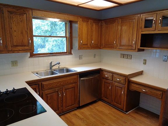 4th image of 318 Hillcrest Dr