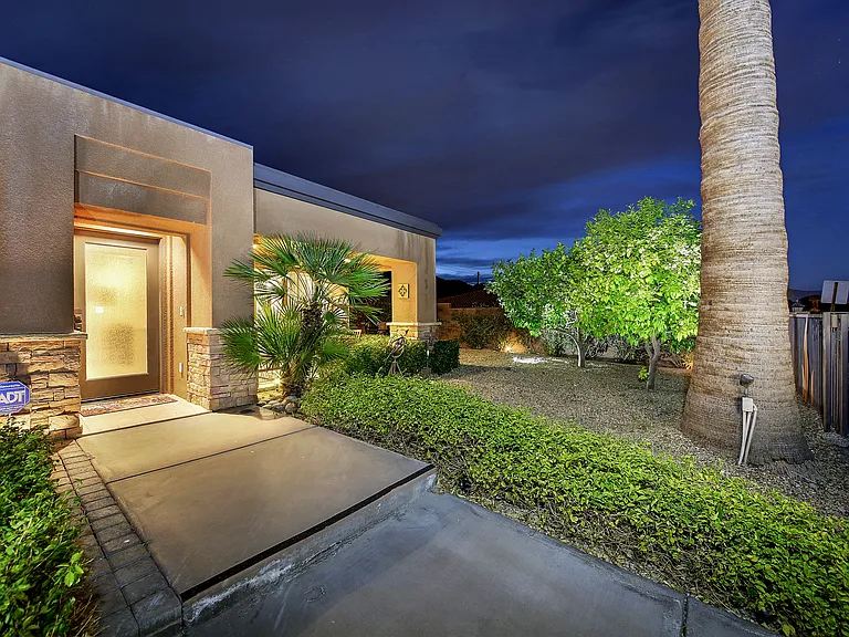 52883 Eisenhower Dr — Photo 46