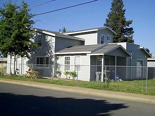 1st image of 3275 Roseben Ave