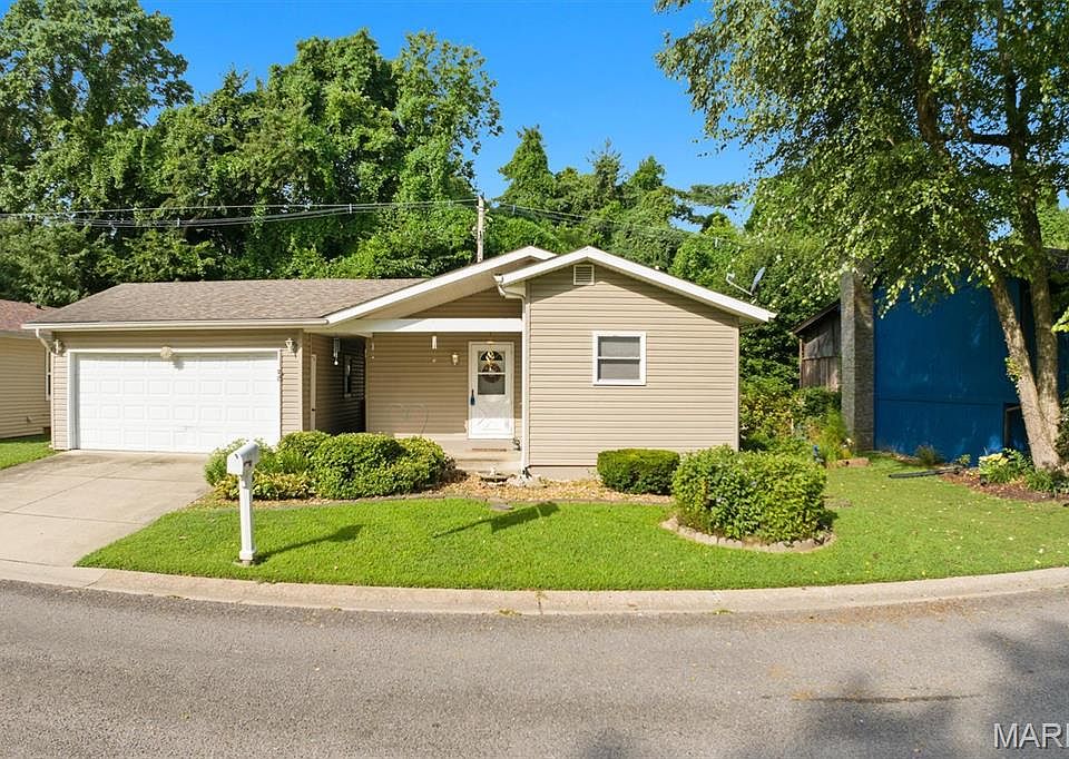 1st image of 8 Singletree Ln