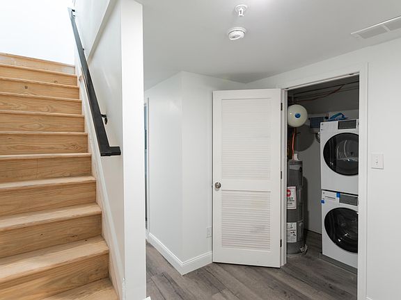 3rd image of 856 E Woodlawn St Floor 1