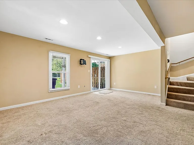 6630 Commodore Ct — Photo 26
