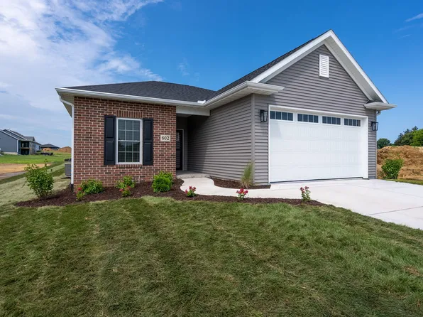 602 15th St, Le Claire, IA 52753