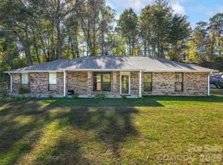 110 Shelly Dr, Hendersonville, NC 28792
