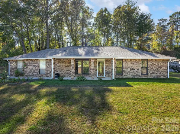110 Shelly Dr, Hendersonville, NC 28792