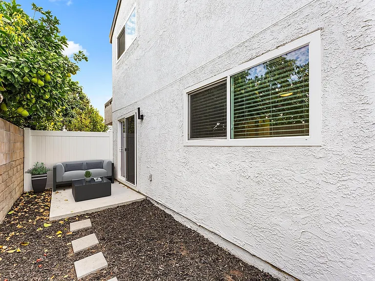Private patio courtyard off of the master suite.