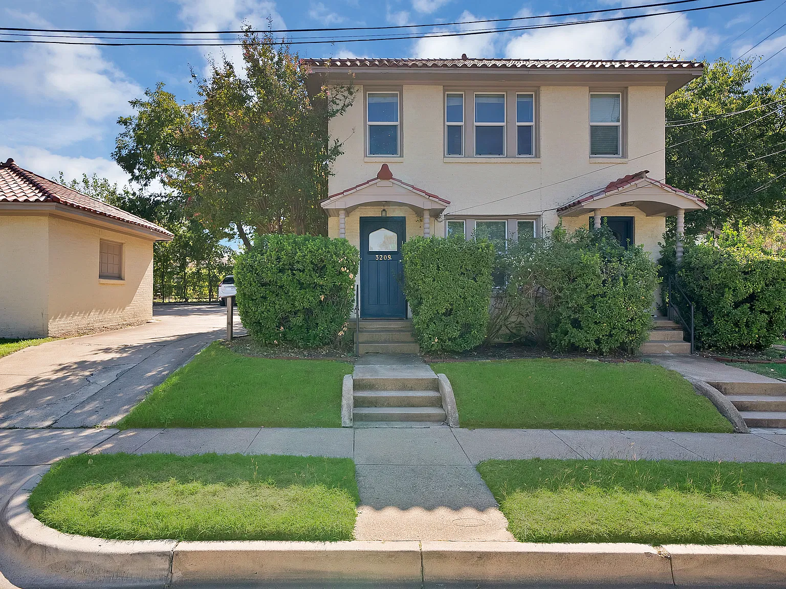 3209 Park Hill Dr — Photo 1