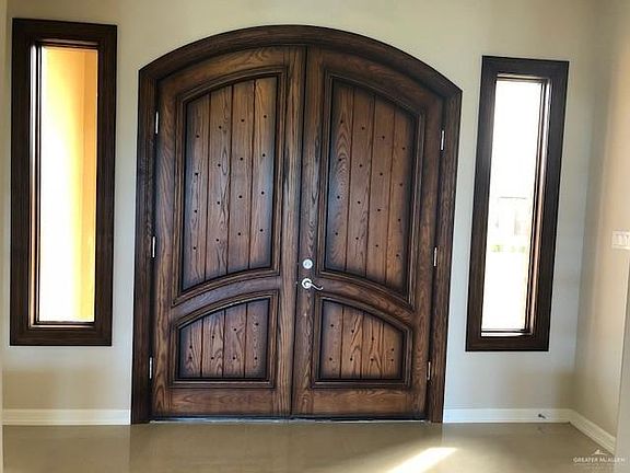 2nd image of 1371 Shania Twain Dr