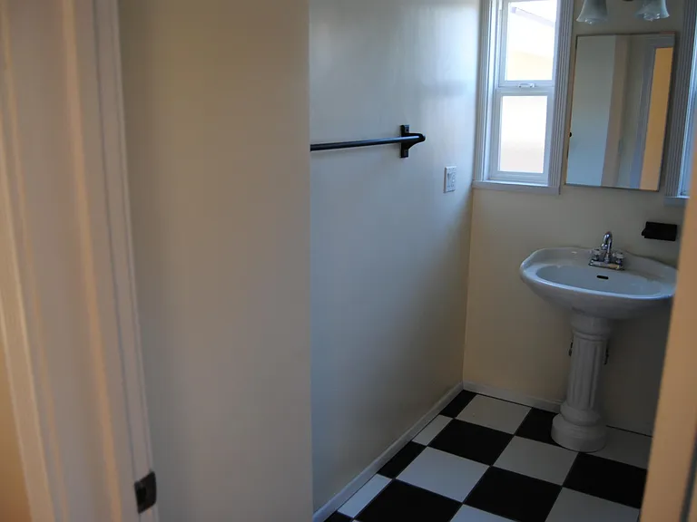 748 N Doan Dr — Photo 13