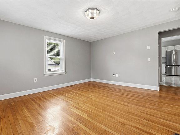 4th image of 20 Otis St