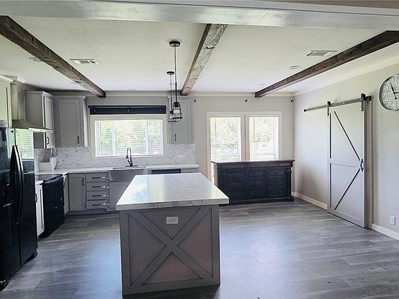 5th image of 2214 Pecan St