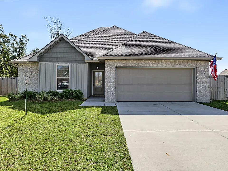4 Red Oak Dr