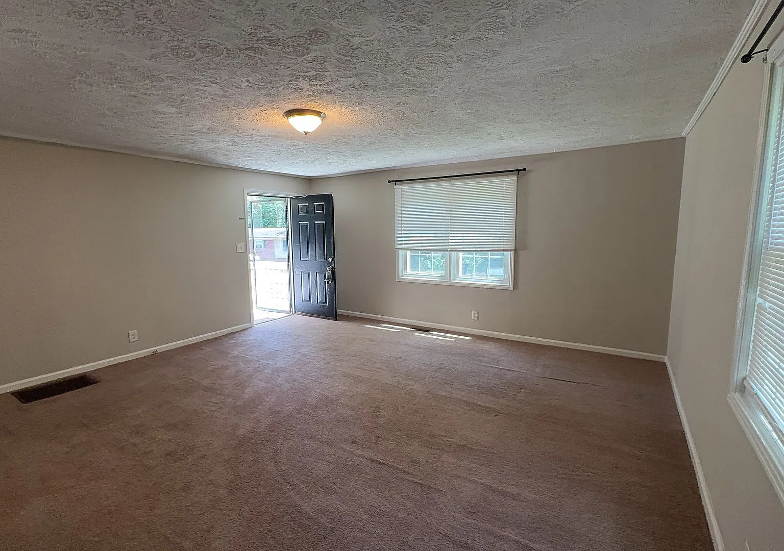 1095 Foster Circle — Photo 4