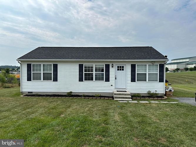 1st image of 976 Teal Rd N