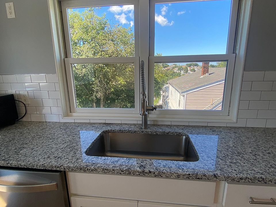 Large Sink perfect for families