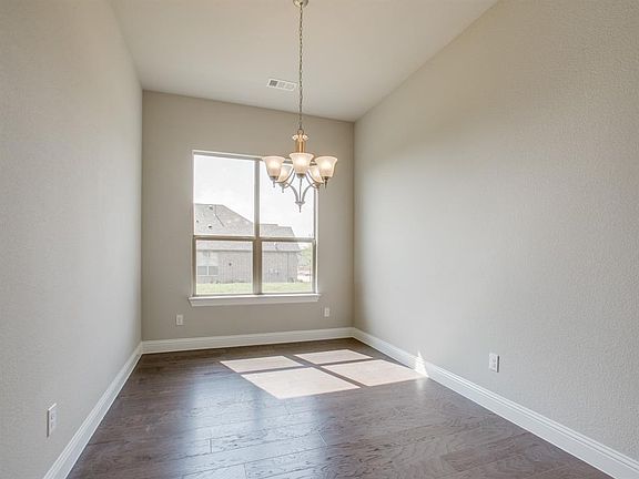 5th image of 4041 Angelina Dr