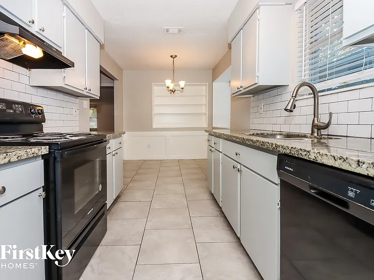 16310 Forest Bend Ave — Photo 6
