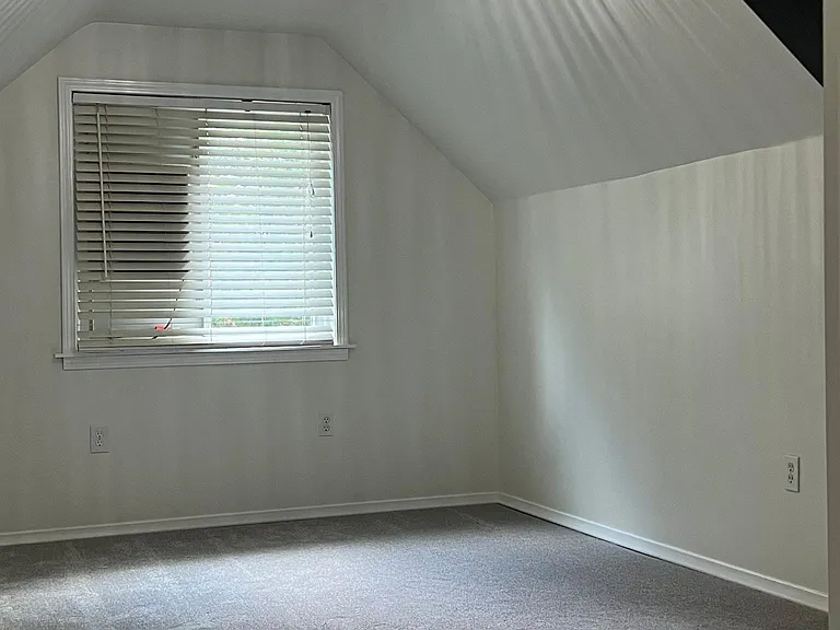 2332 Ardmore Ave — Photo 24