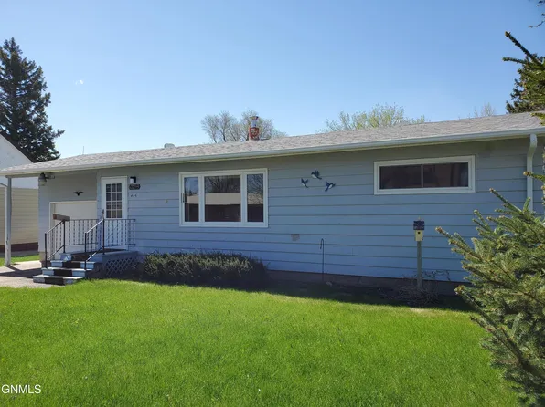 405 Elm St E, Gackle, ND 58442