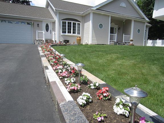 5th image of 120 Elton Ave