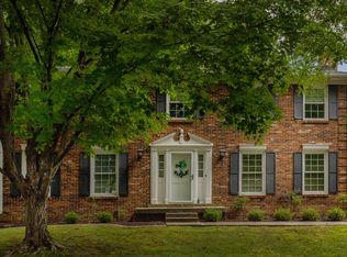 11915 Berry Hill Rd, Douglass Hills, KY 40243