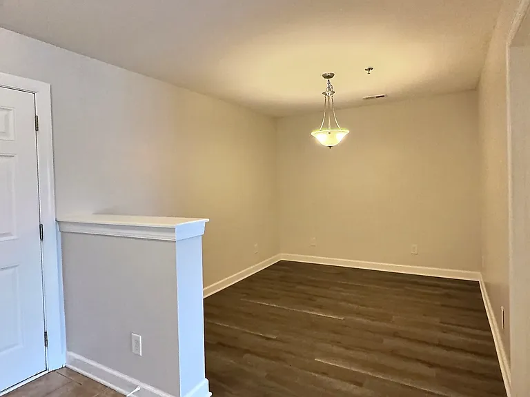 144 N Hines St — Photo 3