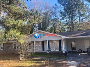 2082 Windsor Ln, Snellville, GA 30078