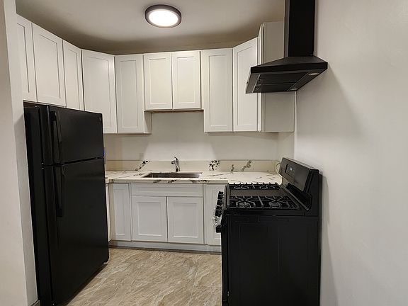 2nd image of 400 Raymondale Dr APT 1