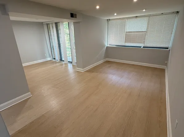 493 N Armistead St APT T2, Alexandria, VA 22312
