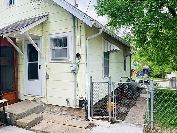 2nd image of 1124 Spruce St