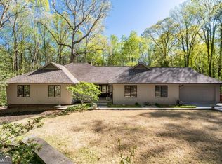 106 Roe Hampton Ln, Stone Mountain, GA 30087