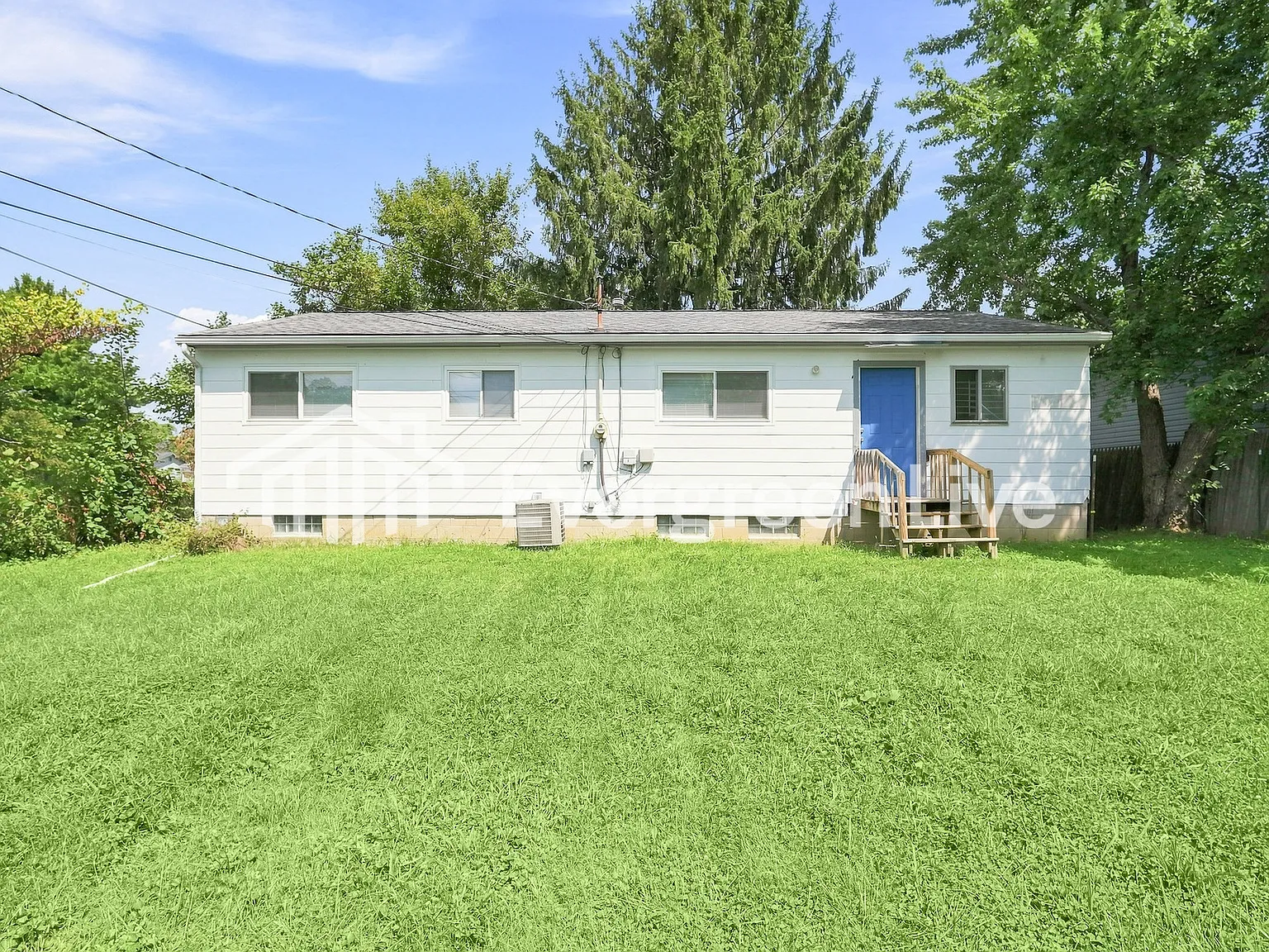 3 bed, 1.0 bath, 936 sqft, $1,495 — Photo 3