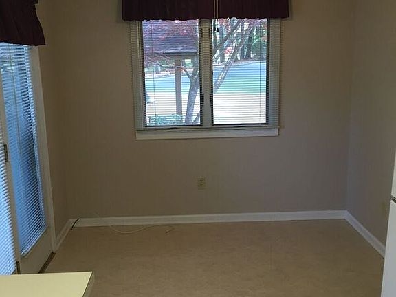 4th image of 101 Chinquapin Oak Ln