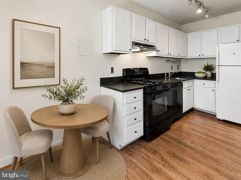715 S Washington St #C11 — Photo 11