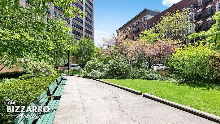 Sold by Bizzarro Agency | media 8