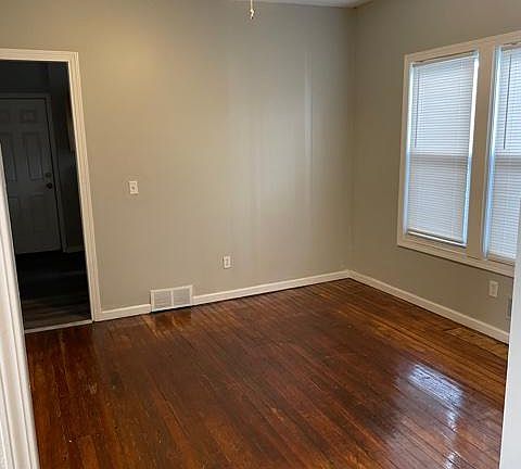 3rd image of 6906 Wakefield Ave