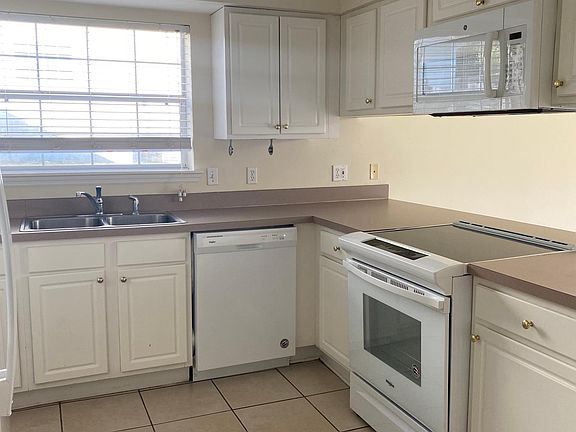 3rd image of 3482 Chatelaine Ct